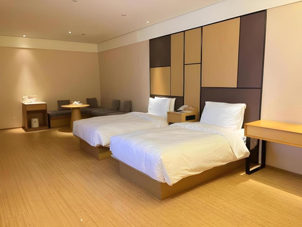 Ji The Bund Tiantong Road Hotel 4*