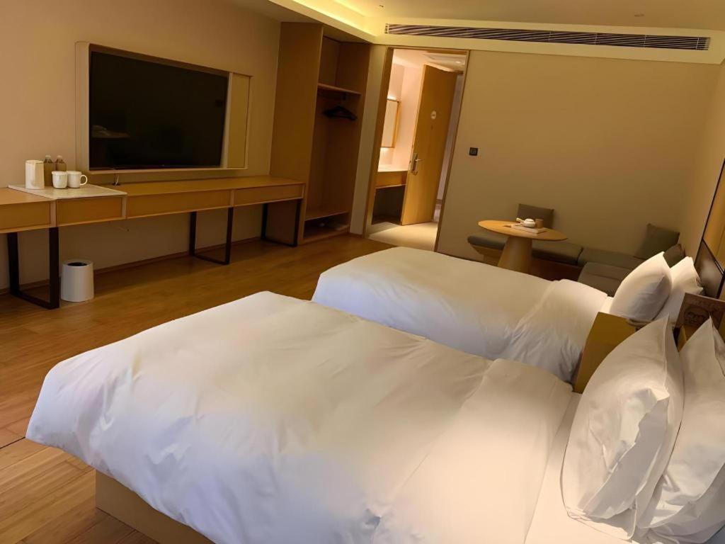 Ji The Bund Tiantong Road Hotel 4*