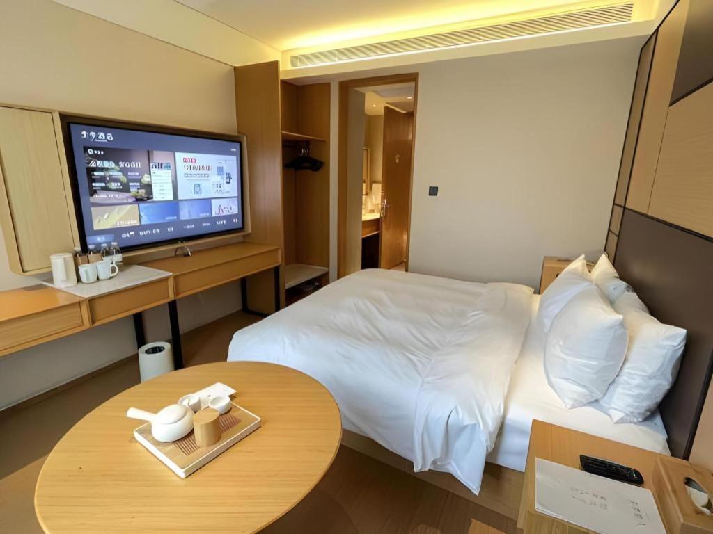 Ji The Bund Tiantong Road Hotel 4*